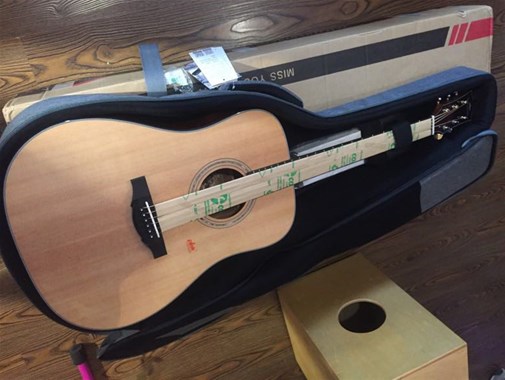 某乐器厂家用VPCI-146气相防锈纸做为吉它护弦纸					